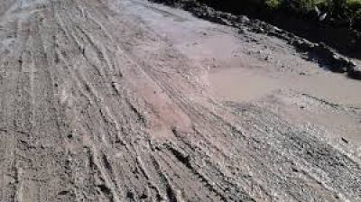 Vecinos de Millamapu denuncian que ABSA tira agua en las calles y se quejan por la ausencia de la OMIC