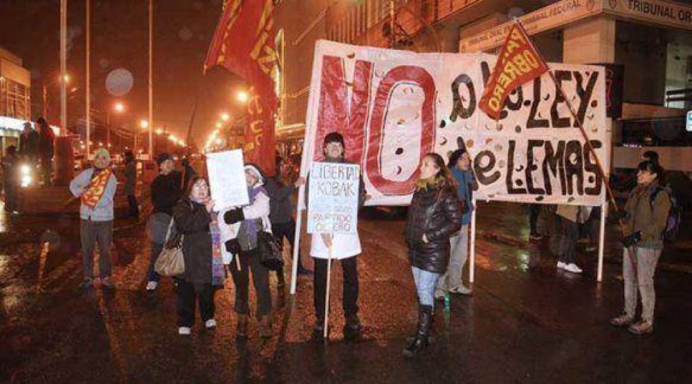 Se manifestaron en el centro de R�o Gallegos por lo sucedido en Tucuman