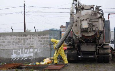 Limpieza de la estaci�n de bombeo del barrio 240 Viviendas