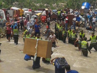 Obispo pide solidaridad con m�s de mil colombianos deportados de Venezuela