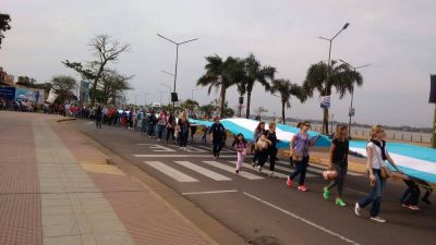 Docentes vuelven a marchar en repudio a los descuentos del Gobierno