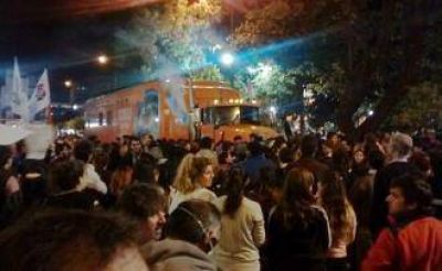 Salte�os marcharon en apoyo al #Tucumanazo