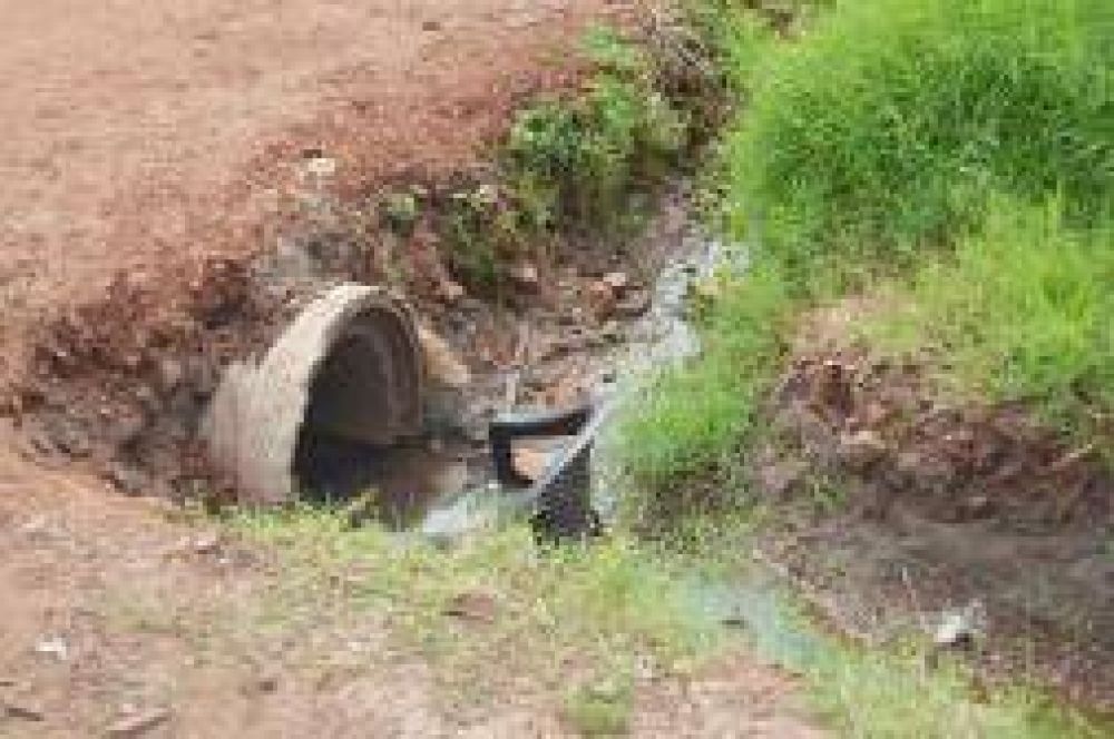 Tubos mal colocados por el municipio causan inundaciones en el sector B de Miguel Lan�s