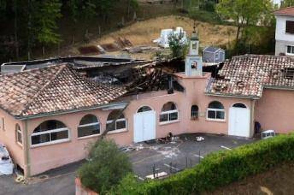 Confirman el origen criminal del incendio de una mezquita en Francia
