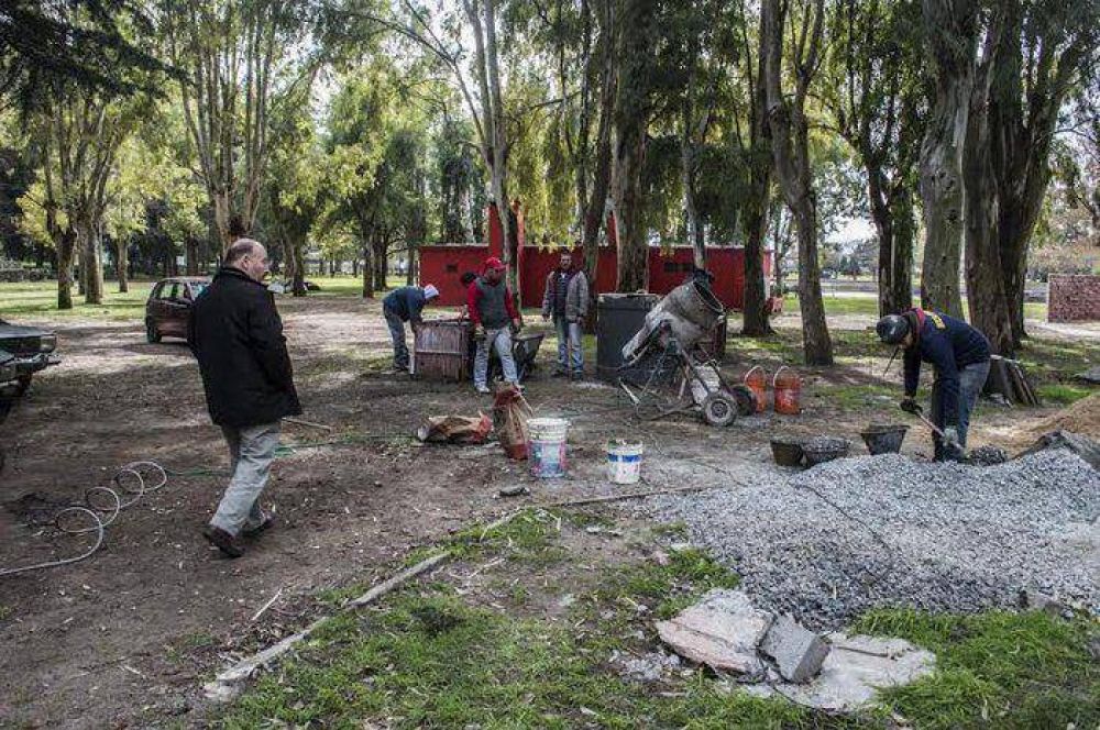 Balneario Todo el A�o: Inza recorri� las obras en Playa Grande