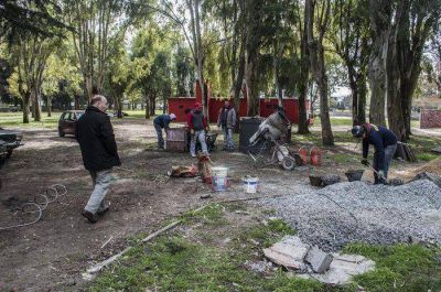 Balneario Todo el A�o: Inza recorri� las obras en Playa Grande