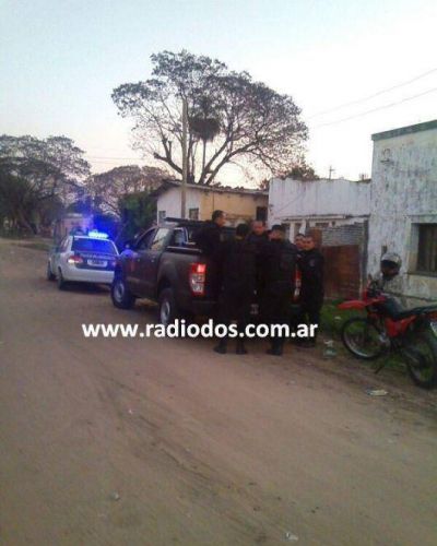 Un prefecturiano se atrincher� en la casa de su ex y mantiene amenazada a la familia