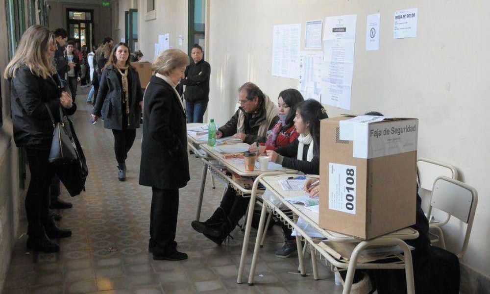 La UCR debe renovar el control de 34 pueblos, PJ de 32 y FpV de 6