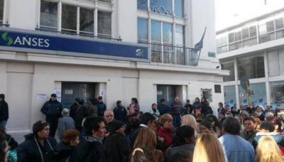 Anses: los trabajadores siguen de paro