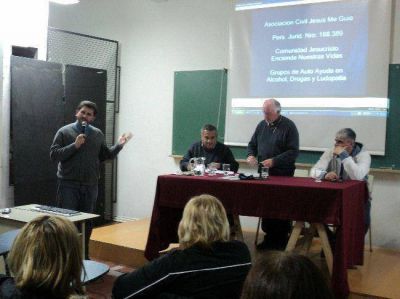 El equipo del padre �Pepe� Di Paola disert� sobre drogadicci�n
