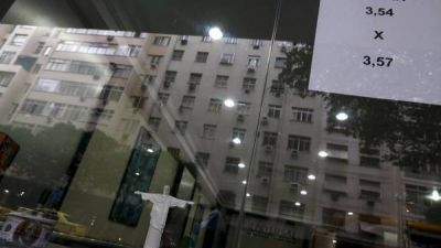 El d�lar se dispara en Brasil y llega al valor m�s alto en 12 a�os