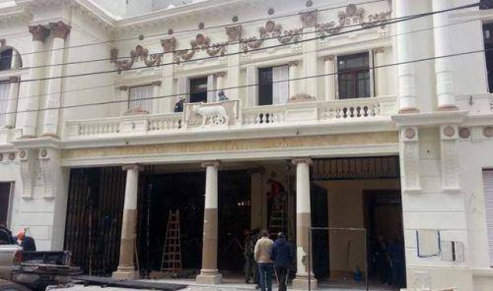 Accidente en Teatro Roma: un obrero est� muy grave
