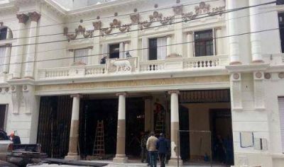 Accidente en Teatro Roma: un obrero est� muy grave