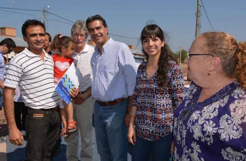 Capitanich entreg� 45 viviendas e inaugur� 6 cuadras de pavimento en Miraflores