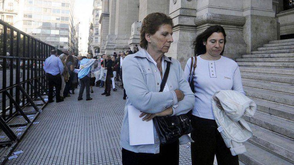 Pidieron la indagatoria de la mam� y la hermana de Nisman por lavado de dinero