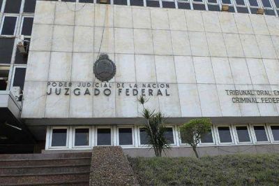 Descubren a empleado judicial en pleno acto sexual con un joven en el Juzgado Federal