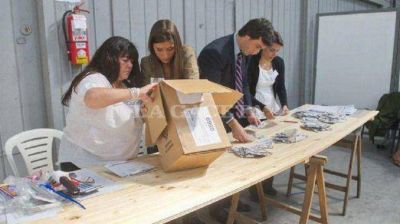 Tucum�n: con 125 mesas escrutadas, Cano obtiene casi el 56 por ciento de los votos