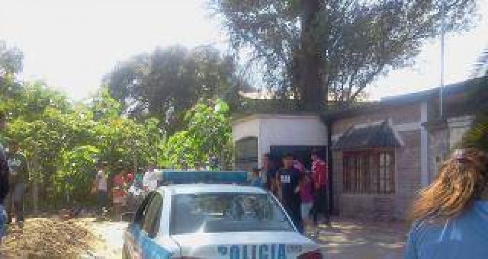 Roba una cartera y casi termina linchado por los vecinos