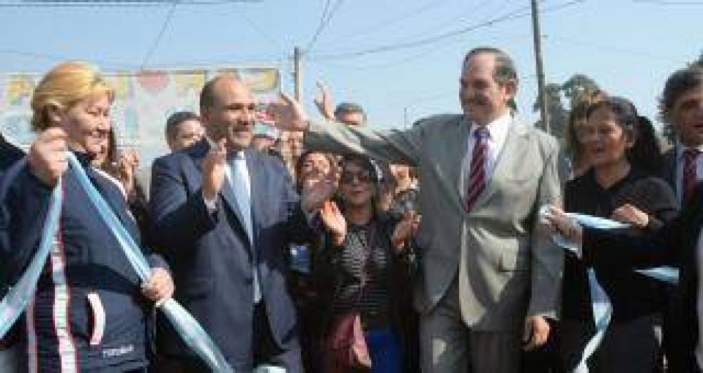 Manzur volvi� a mostrarse junto a Alperovich inaugurando una nueva obra en el municipio capitalino