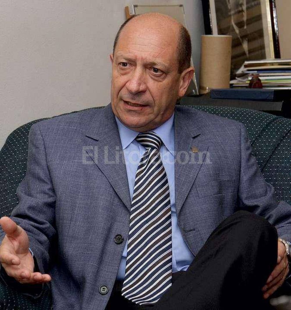 El ex ministro H�ctor Superti sufri� una violenta entradera