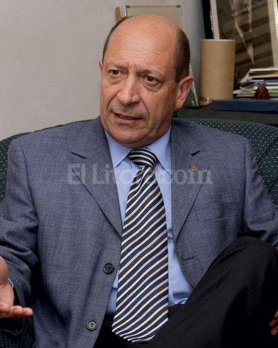 El ex ministro H�ctor Superti sufri� una violenta entradera