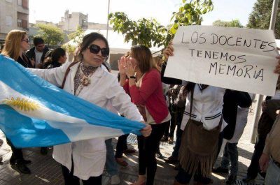 Luc�a critic� el �tremendo paro� motorizado por gremios docentes