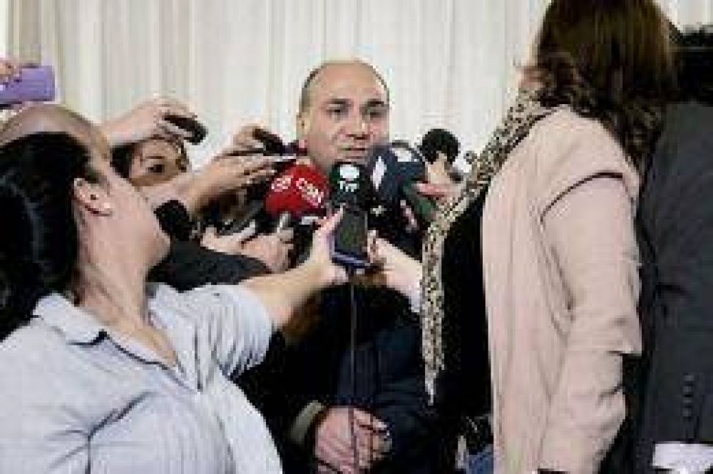 Manzur dijo que gan� por 14 puntos y que la oposici�n instala la idea de fraude 