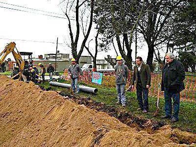 Ampl�an la red de agua en tres barrios de la ciudad