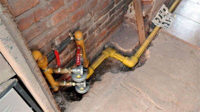 Conexi�n irregular de gas en pleno centro y a 30 metros de estaci�n de servicio