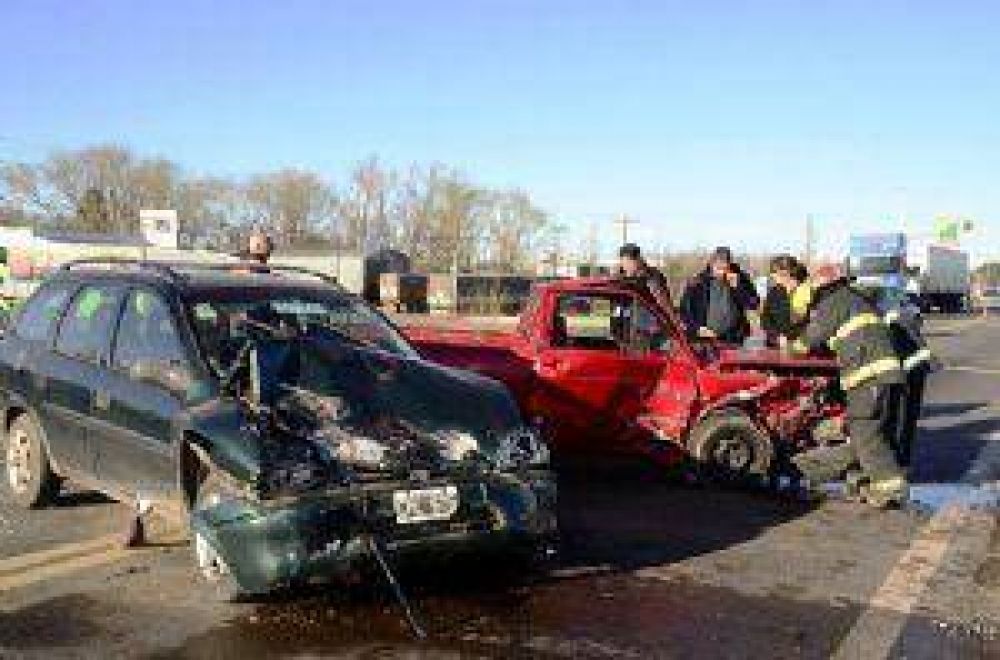 Violento choque en la ruta nacional 5 con dos personas lesionadas