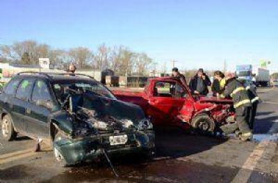 Violento choque en la ruta nacional 5 con dos personas lesionadas