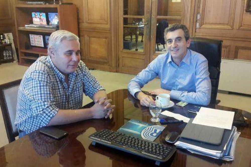 Fabi�n R�os instruy� a las empresas de transporte urbano para que implementen la tarjeta SUBE