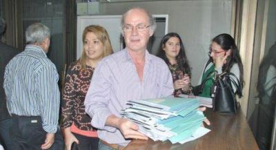 Kirchnerismo: s�lo se dividi� en dos municipios