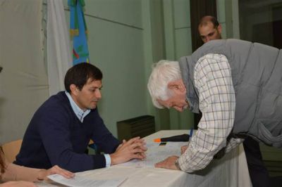 El Intendente se reuni� con vecinos de Jard�n, Los Troncos y Los Tilos