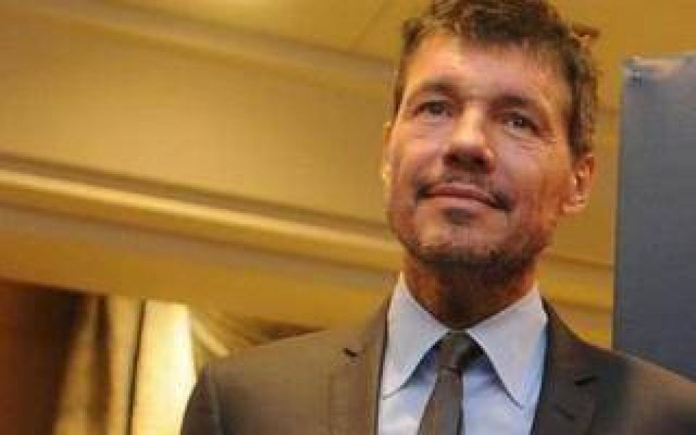 Tinelli se re�ne con representantes del f�tbol del interior en Bol�var