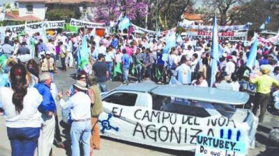 En el cierre del lockout patronal, el campo exigi� el cambio de la pol�tica agraria del Gobierno nac