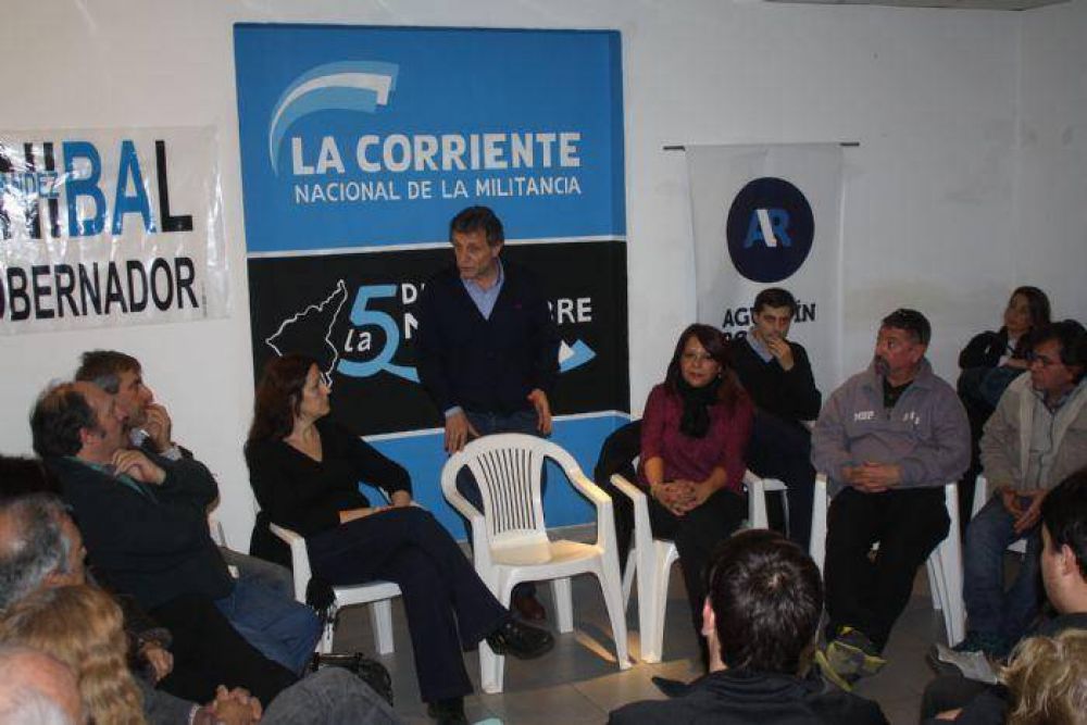 El Intendente Gustavo Pulti visit� el local de la Agrupaci�n 5 de Noviembre
