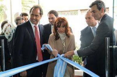 Por cadena nacional, Cristina inaugura una estaci�n de trenes en la Capital junto a Scioli y Randazzo