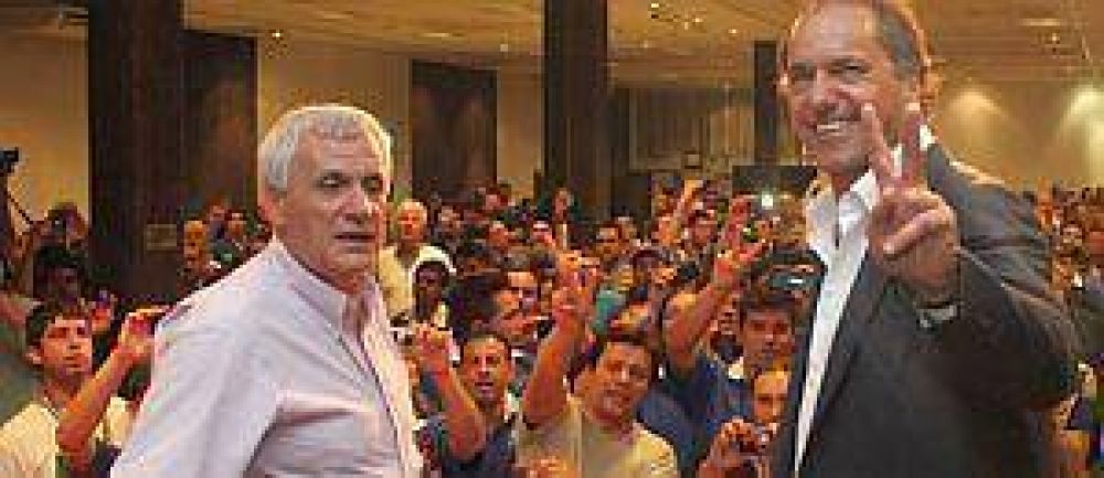 Scioli le prometi� a la CGT oficialista que revisar� Ganancias