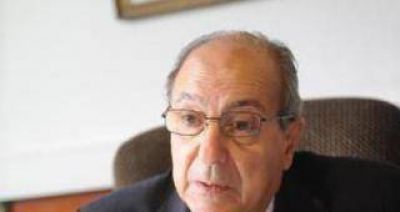 Gandur desmiente parentesco con Manzur