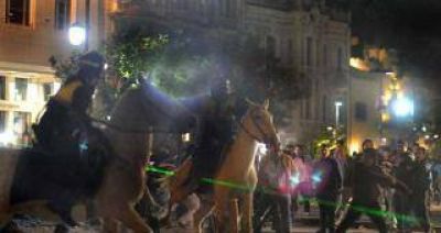 Cano, Amaya y dirigentes de La Bancaria fueron denunciados por instagaci�n p�blica a cometer delitos, por da�o y por sedici�n