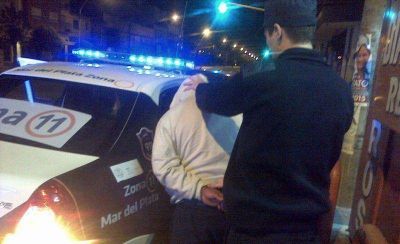 Evaden control policial: atrapan a madre, hijo y tres menores