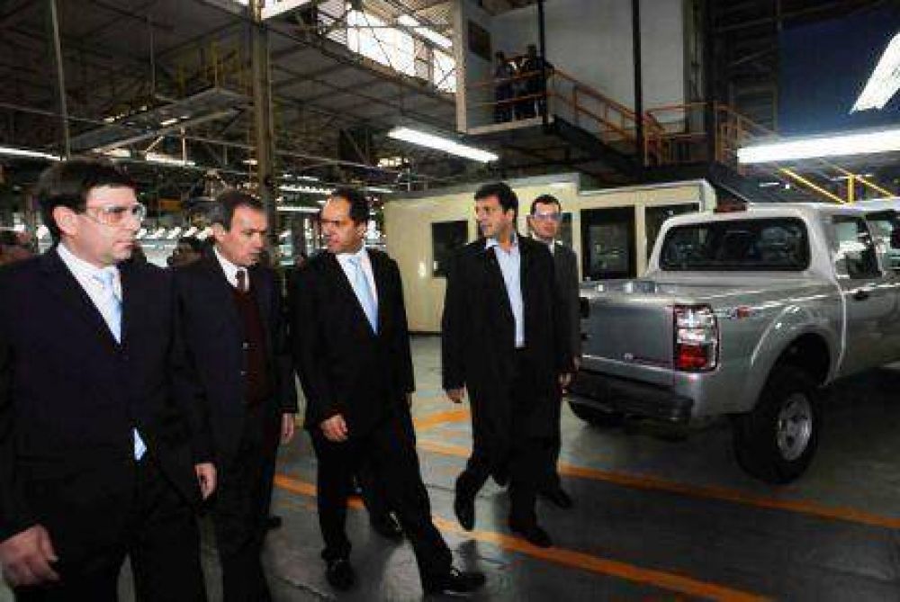 El intendente Sergio Massa visit� la Planta de Ford junto al Gobernador Scioli.