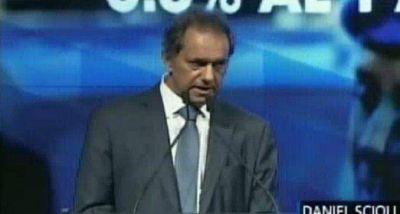 Scioli defendi� la vuelta de los visitantes a los estadios y carg� contra Macri