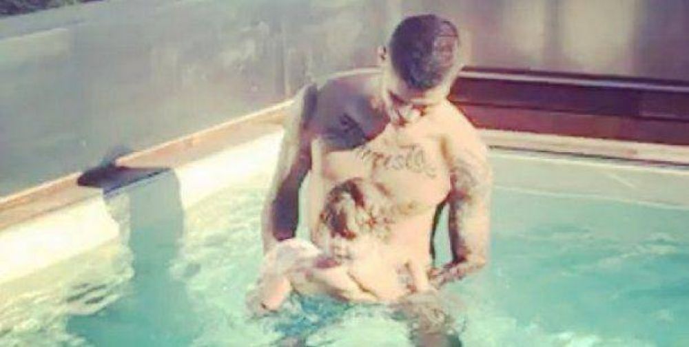 El video de Mauro Icardi haciendo nadar a su hija que gener� pol�mica