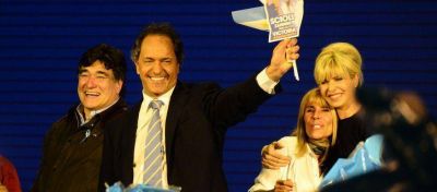 Encuesta da 10 puntos de ventaja a Scioli para octubre