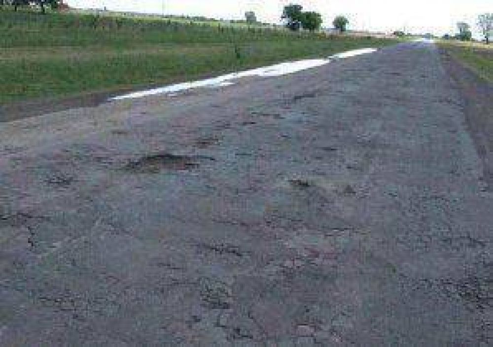 Tras el paso del agua se realizan trabajos en Ruta 32