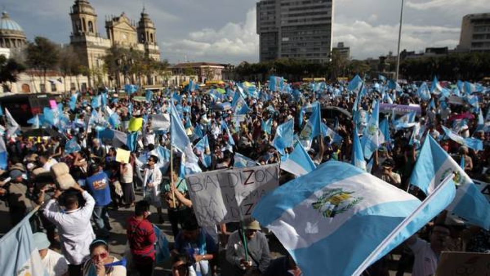 Crece la presi�n para que el presidente renuncie en Guatemala