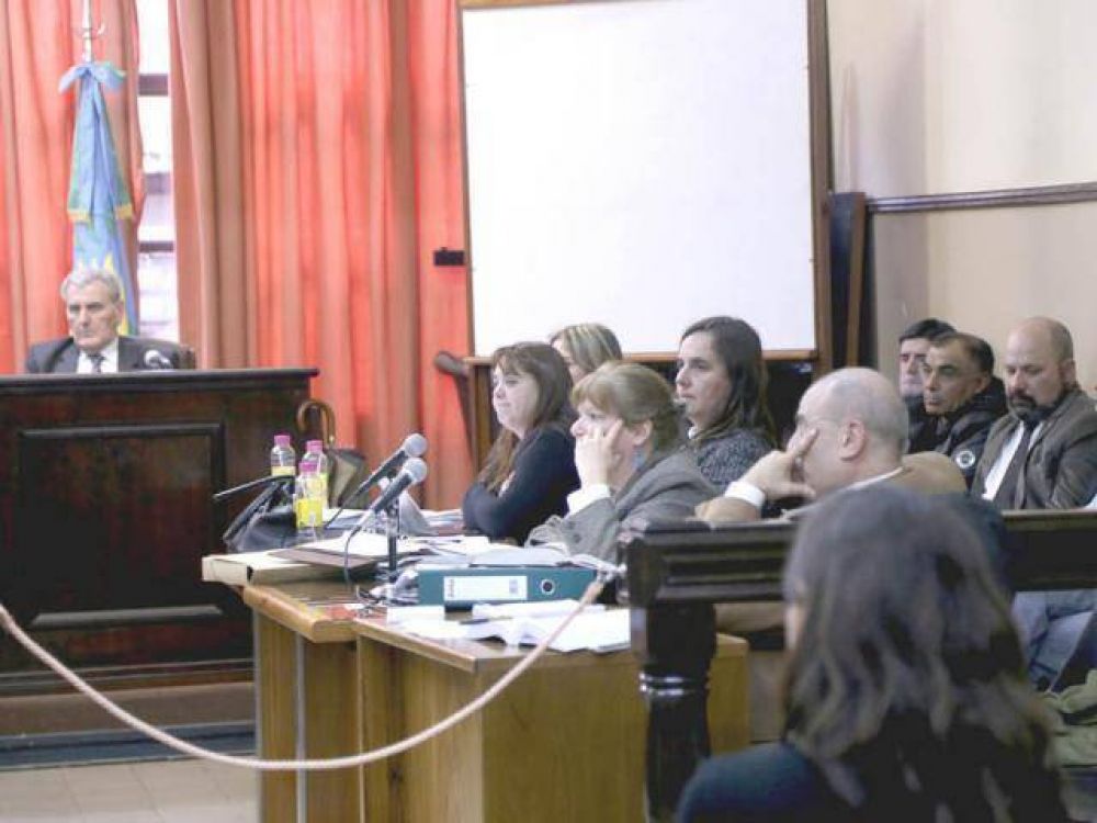 Contin�a el juicio contra diez polic�as por incendio en la 1�