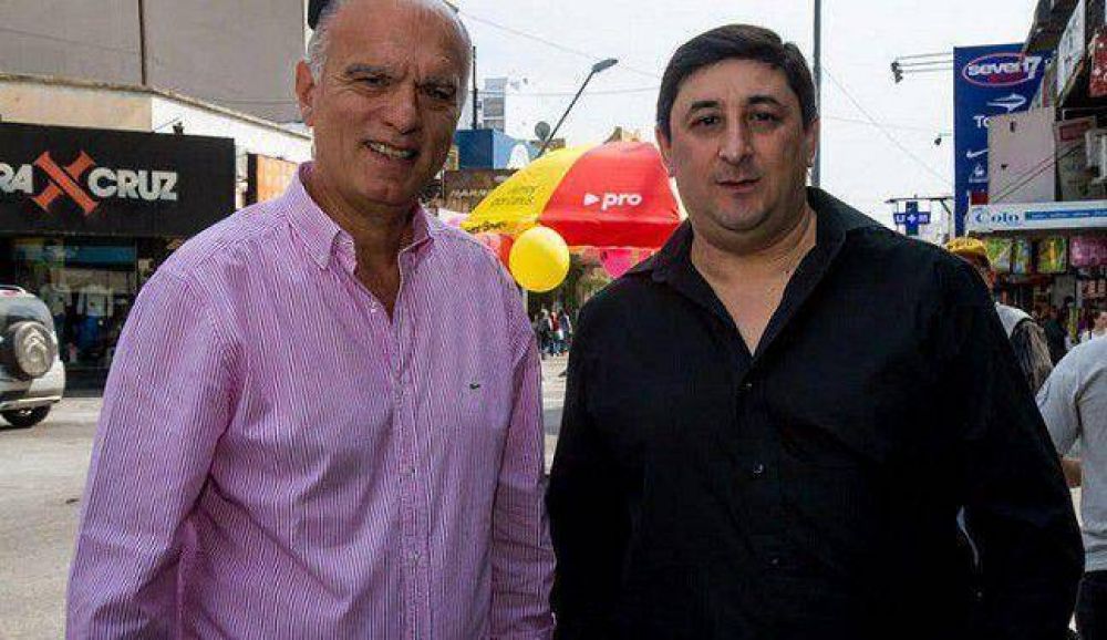 NESTOR GRINDETTI SIGUE SUMANDO REFERENTES BARRIALES